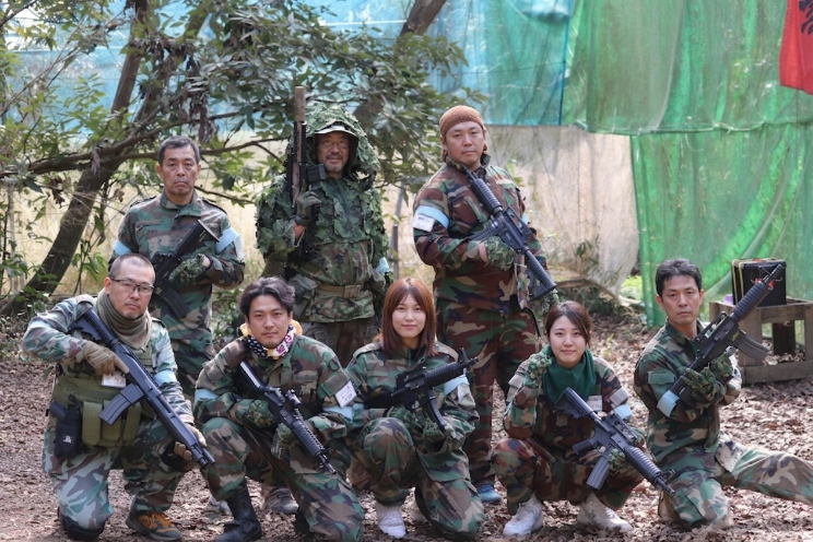 法人貸切サバイバルゲームの集合写真